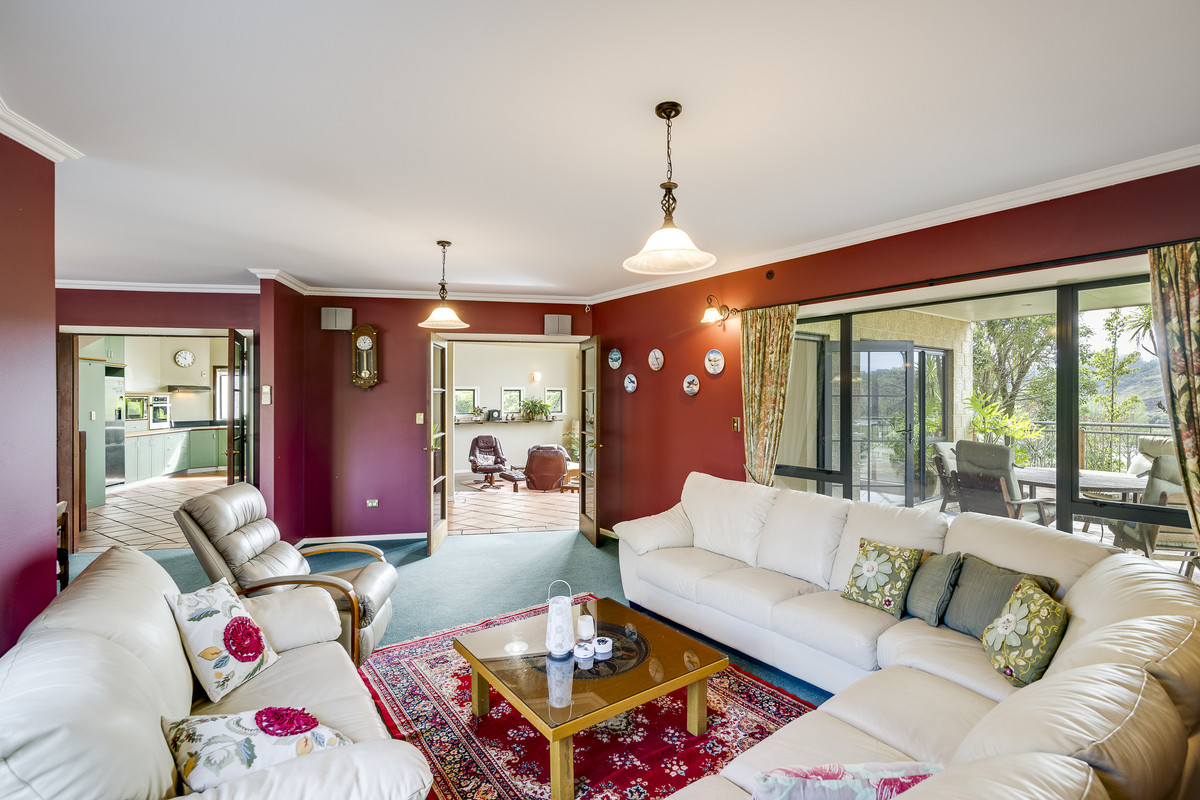 Tukituki Riverfront, Exceptional Home, Outstanding Shedding