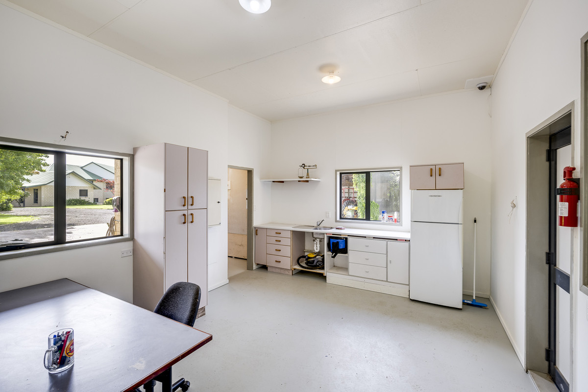 Tukituki Riverfront, Exceptional Home, Outstanding Shedding