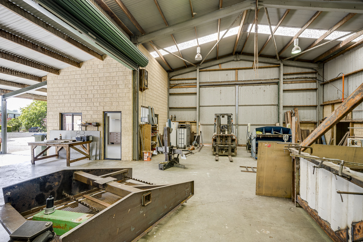 Tukituki Riverfront, Exceptional Home, Outstanding Shedding