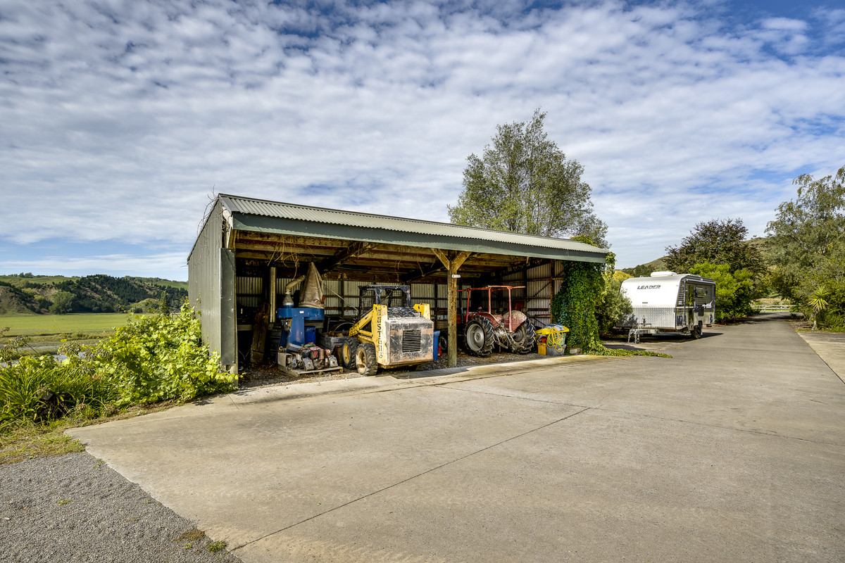 Tukituki Riverfront, Exceptional Home, Outstanding Shedding