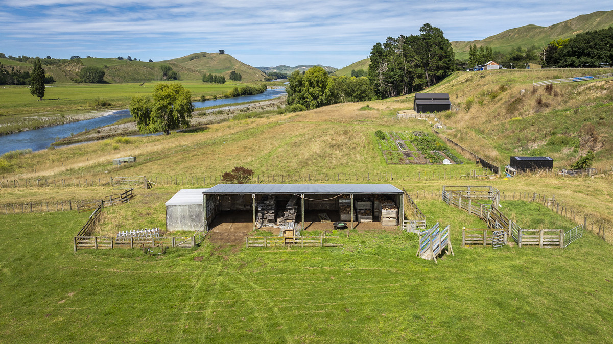 Tukituki Riverfront, Exceptional Home, Outstanding Shedding