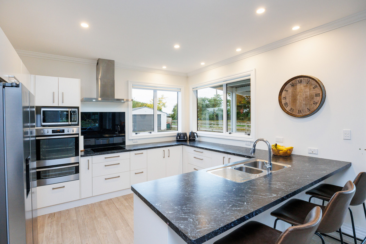 Superb Home With Superb Sheds!