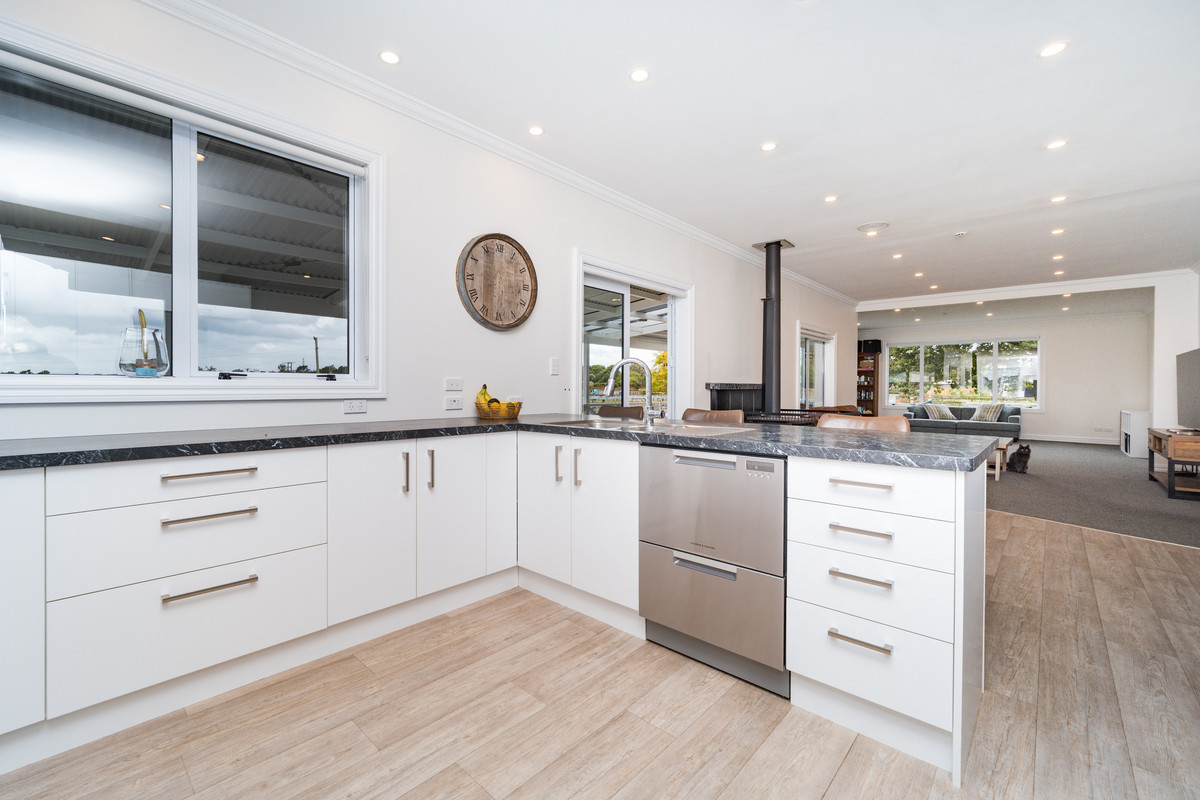 Superb Home With Superb Sheds!