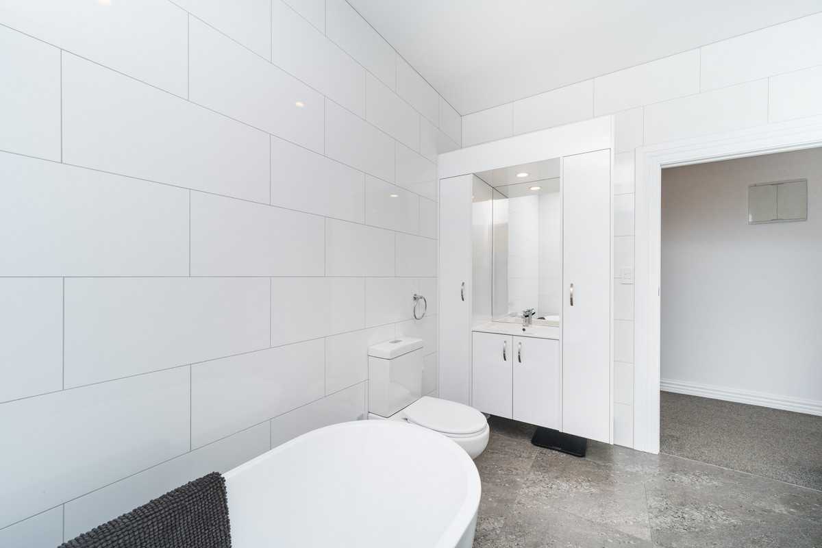 Superb Home With Superb Sheds!