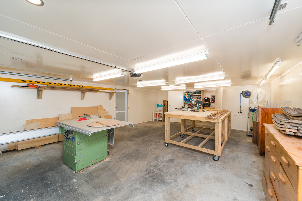 Superb Home With Superb Sheds!