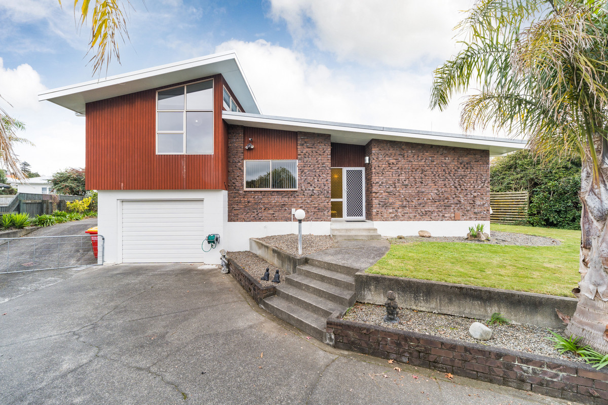 Huge Family Home + Great Garaging