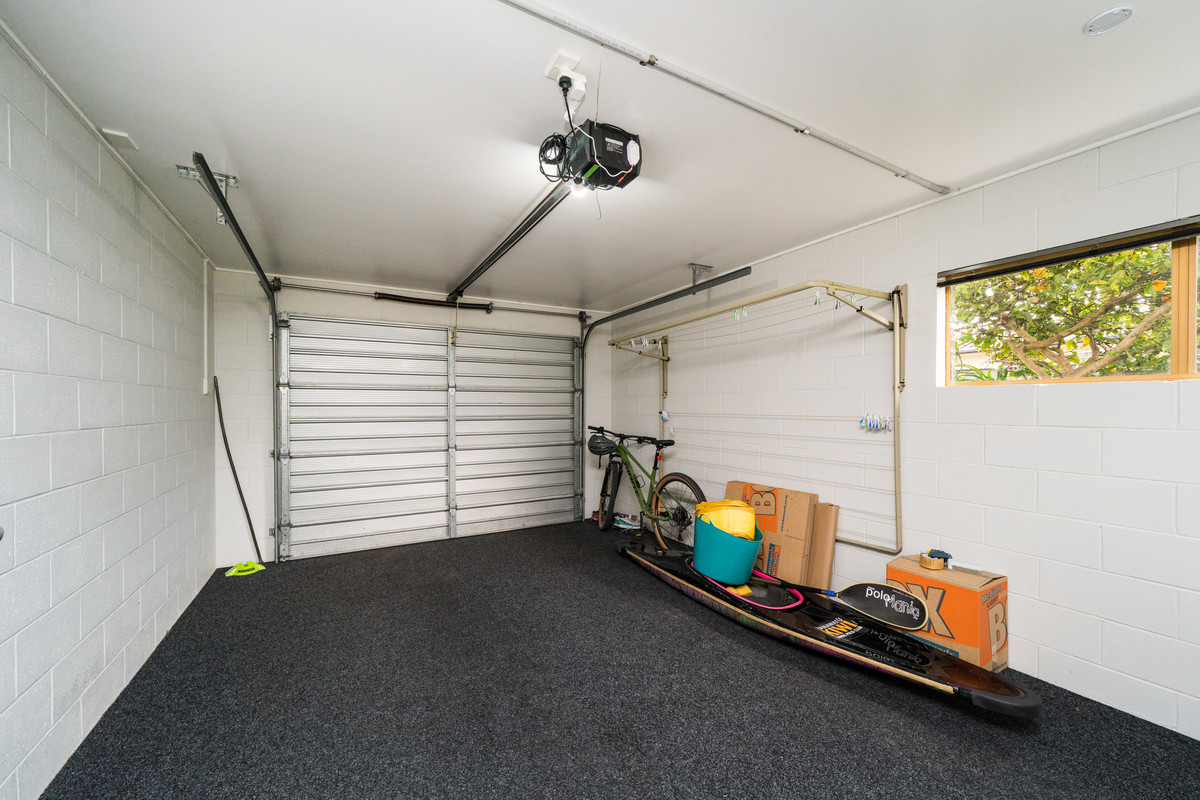 Huge Family Home + Great Garaging