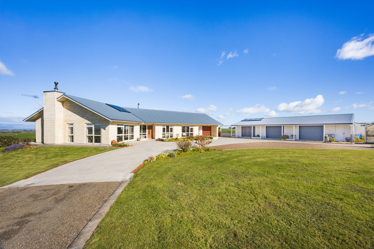 Panoramic Views & Sustainable Living