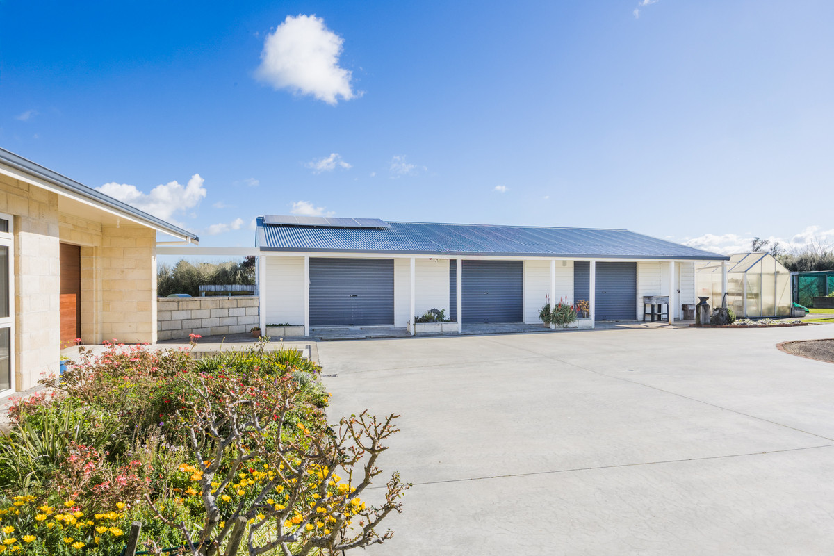 Panoramic Views & Sustainable Living