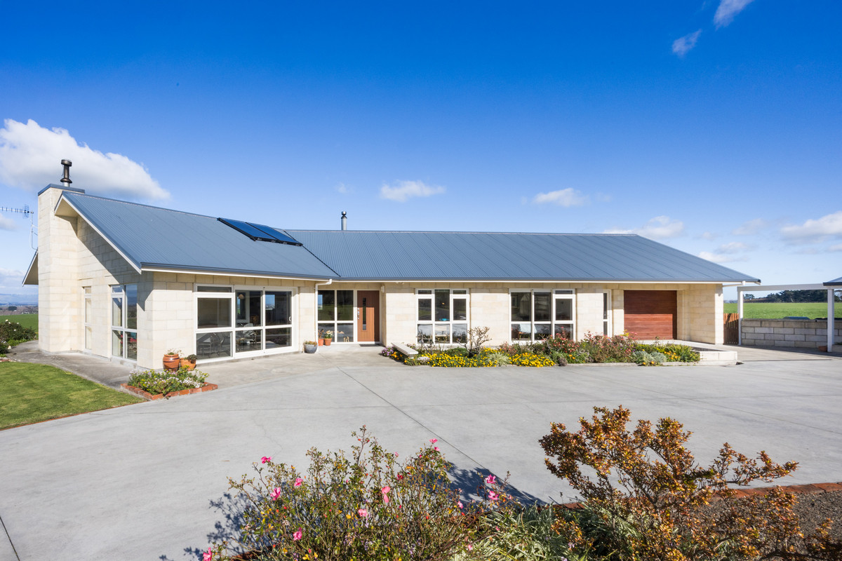 Panoramic Views & Sustainable Living