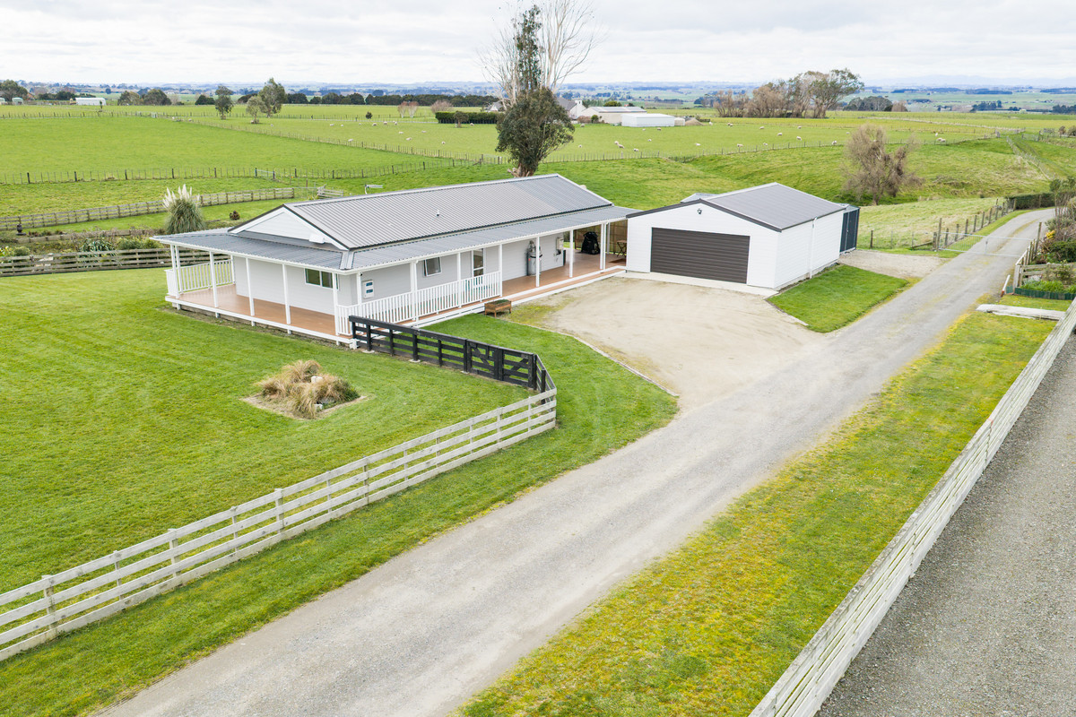 Small Acreage, Big Lifestyle!