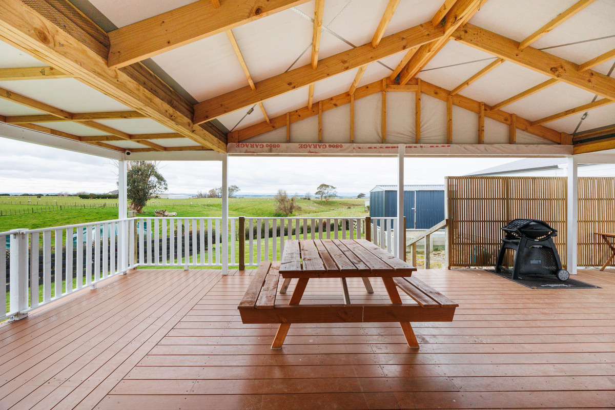 Small Acreage, Big Lifestyle!