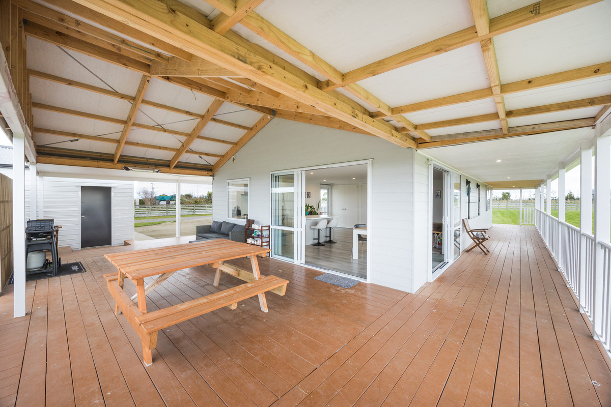 Small Acreage, Big Lifestyle!
