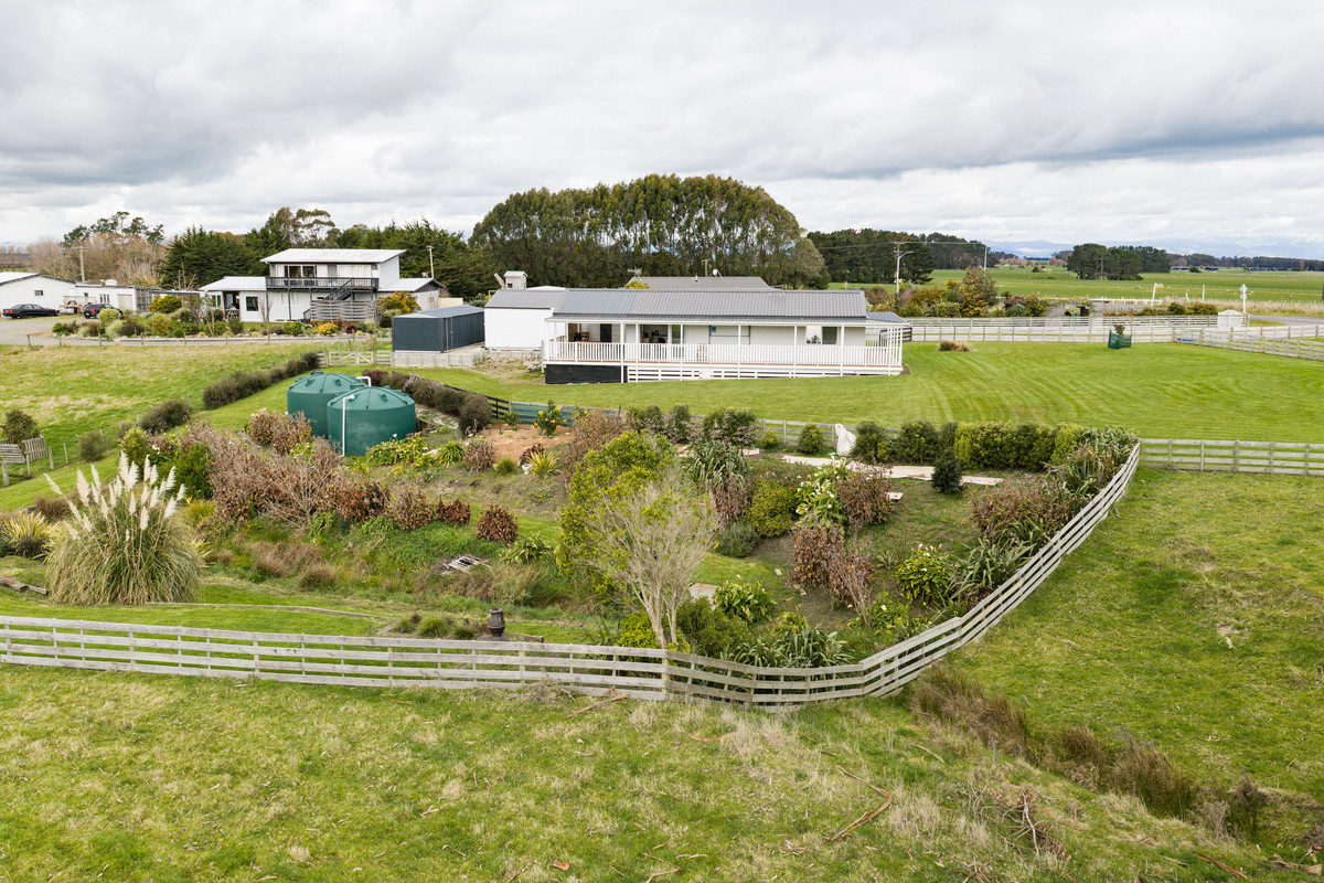 Small Acreage, Big Lifestyle!