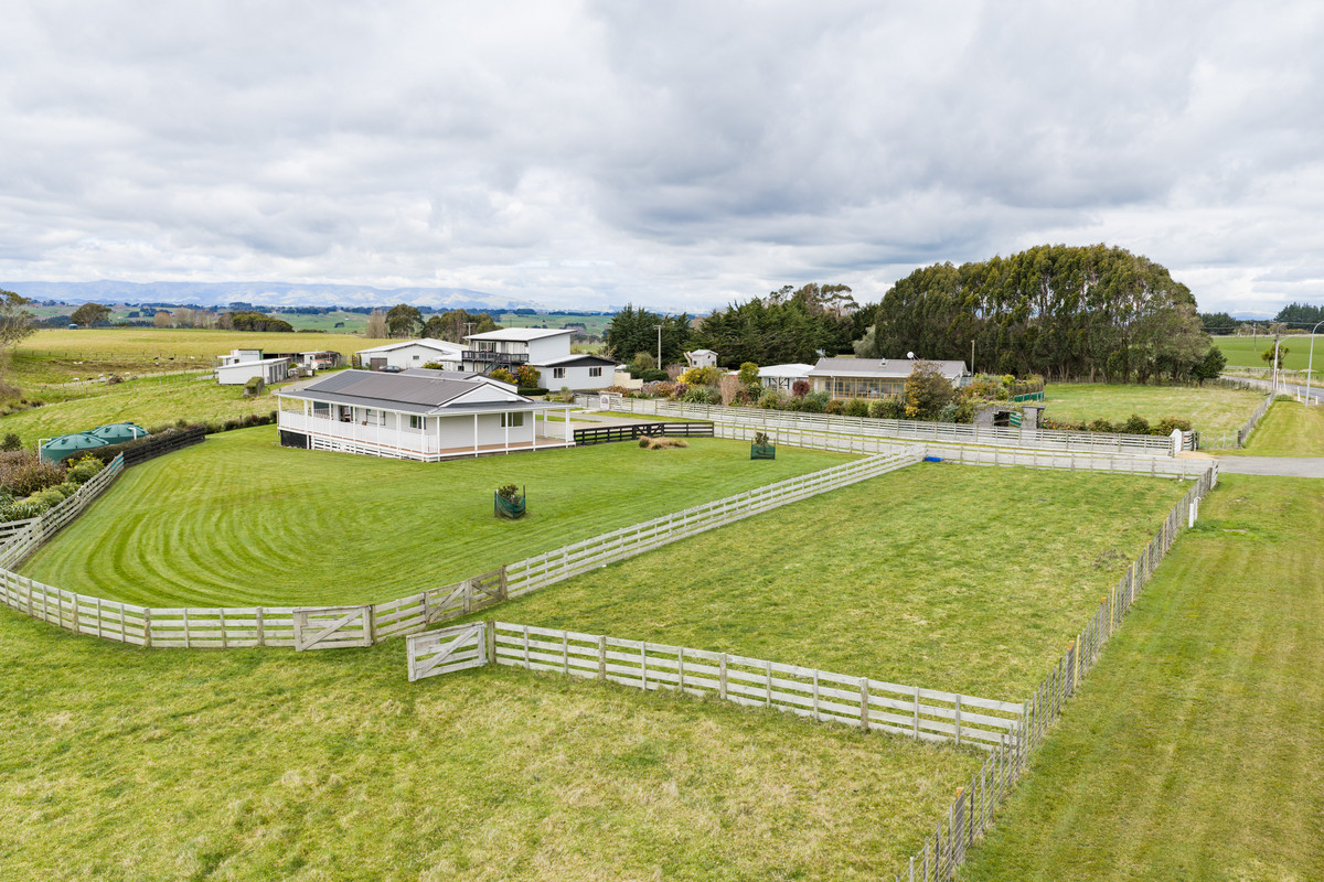Small Acreage, Big Lifestyle!