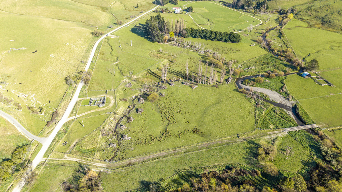 Streamside Lifestyle with Tararua Views