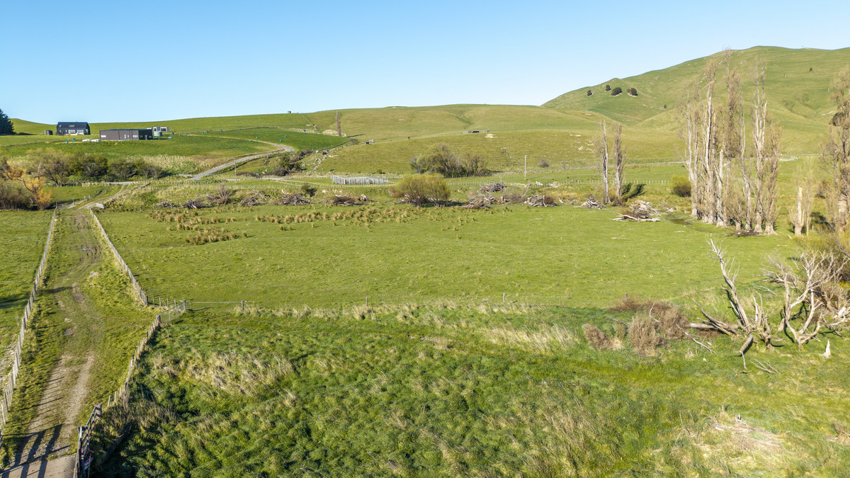 Streamside Lifestyle with Tararua Views