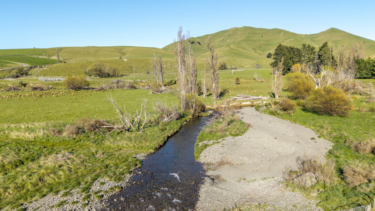 Streamside Lifestyle with Tararua Views