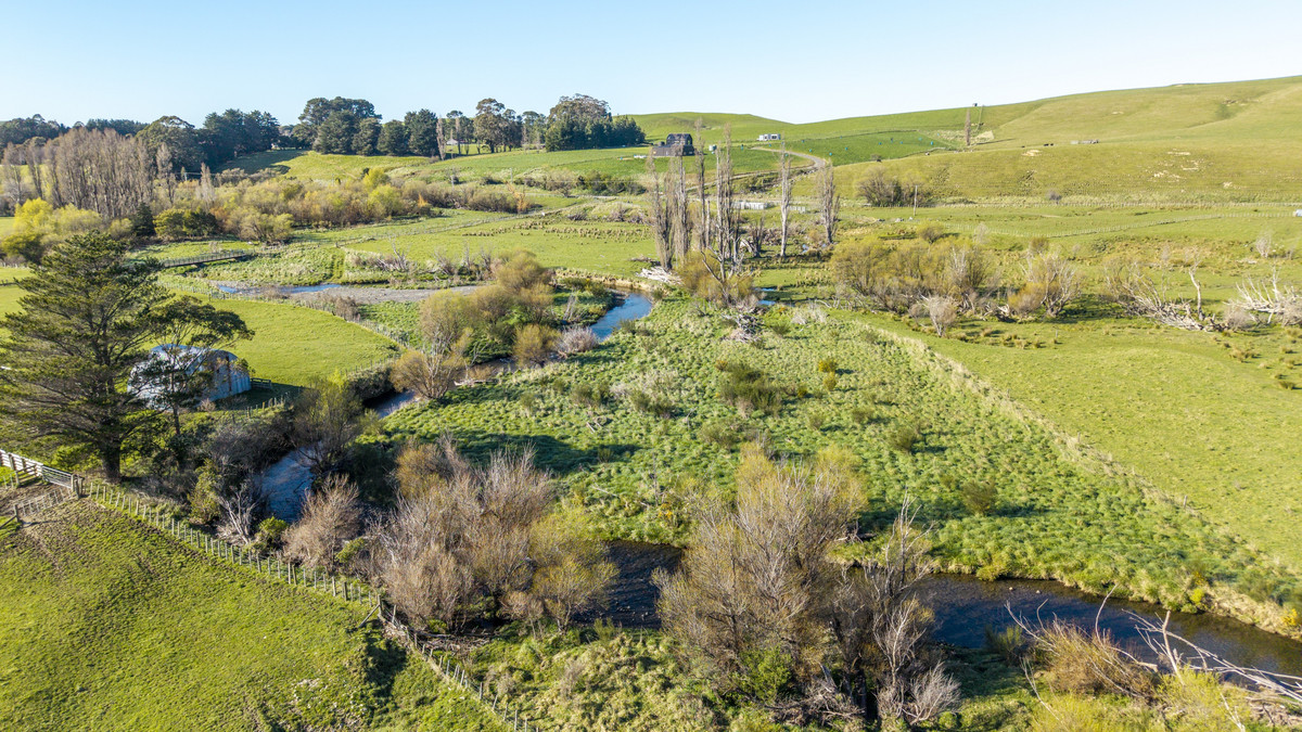 Streamside Lifestyle with Tararua Views