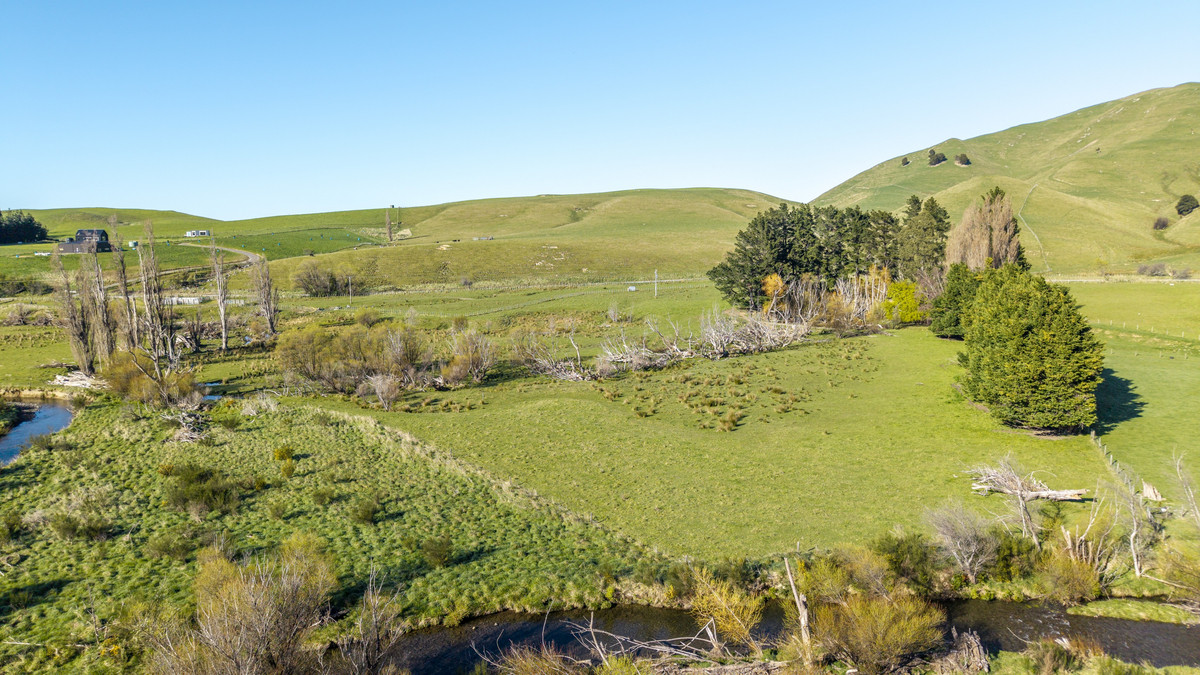 Streamside Lifestyle with Tararua Views
