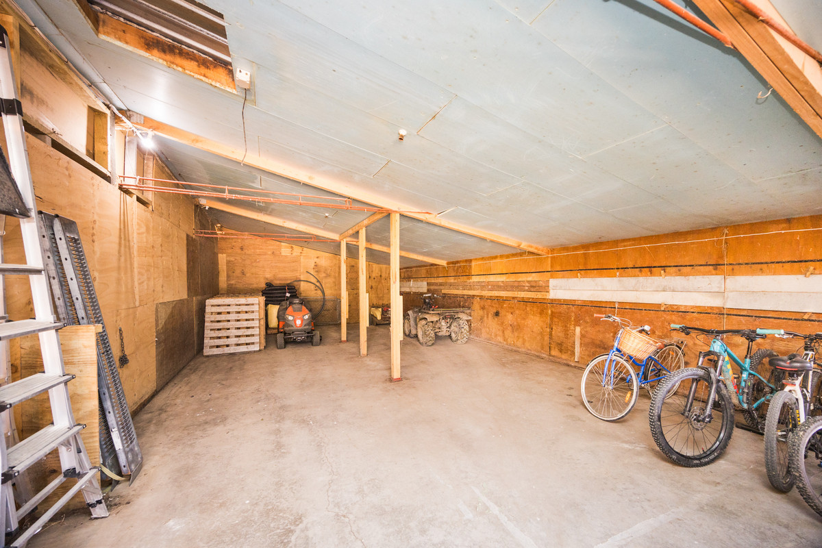 Family Lifestyle With Huge Shed