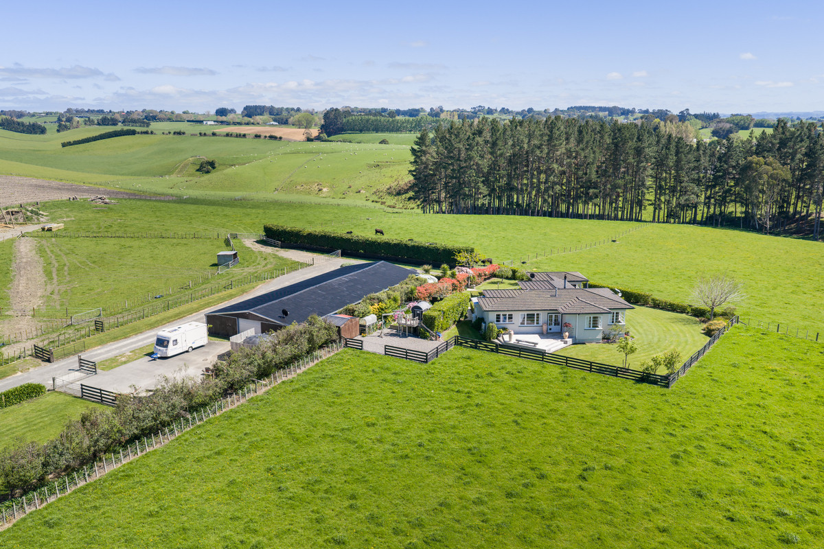 Family Lifestyle With Huge Shed